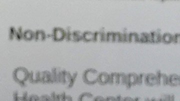 Harris se sumó a un grupo de voluntarias y damnificadas para empacar bolsas de productos básicos.