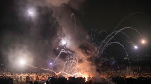 Hezbolá abrió fuego contra el norte de Israel en lo que describieron como un gesto de solidaridad con "el pueblo palestino" tras el inicio de la ofensiva israelí en la Franja de Gaza.