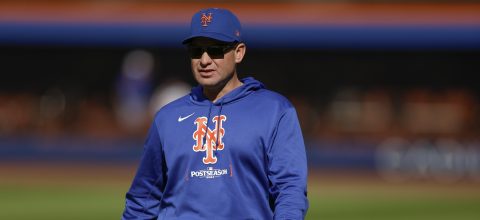 Carlos Mendoza está debutando como manager en Grandes Ligas.