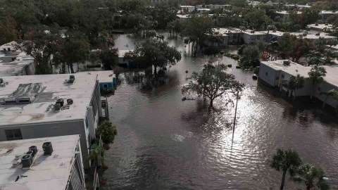Vecindario en West Palm Beach fue destruido tras tornado generado por el huracán Milton