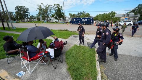 Trabajadores de FEMA que ayudan a sobrevivientes del huracán Helene reciben amenazas