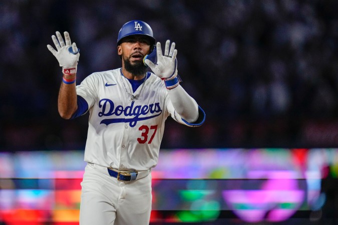 Teoscar Hernández jugará con Dodgers la Serie Mundial.