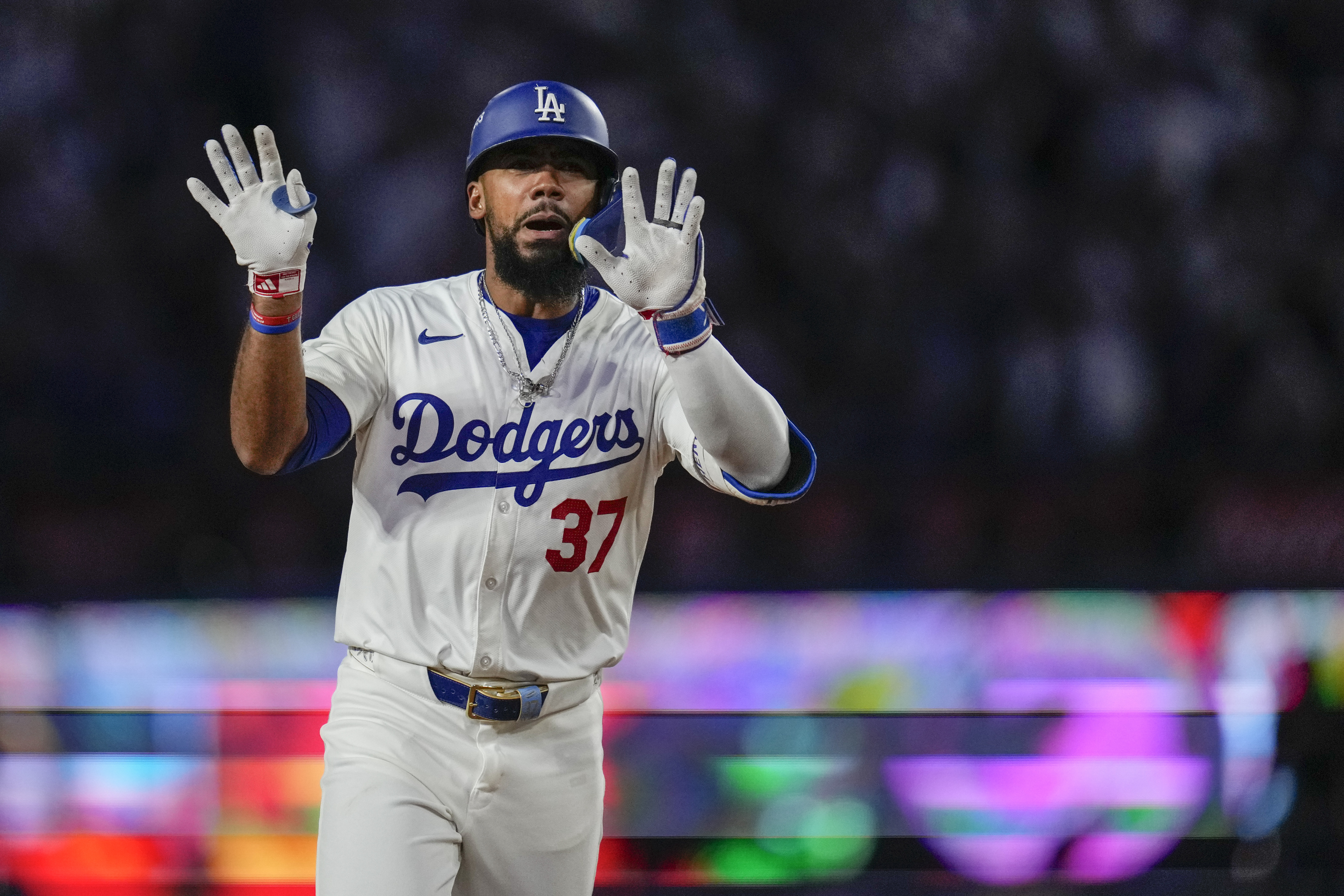 Teoscar Hernández jugará con Dodgers la Serie Mundial.