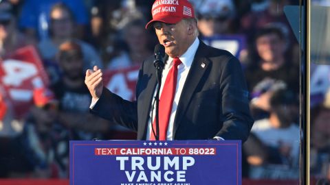 Ataques de Trump contra migrantes no favorecen a demócratas, señala encuesta