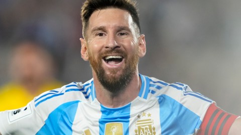Lionel Messi anotó tres goles en la victoria de Argentina ante Bolivia.