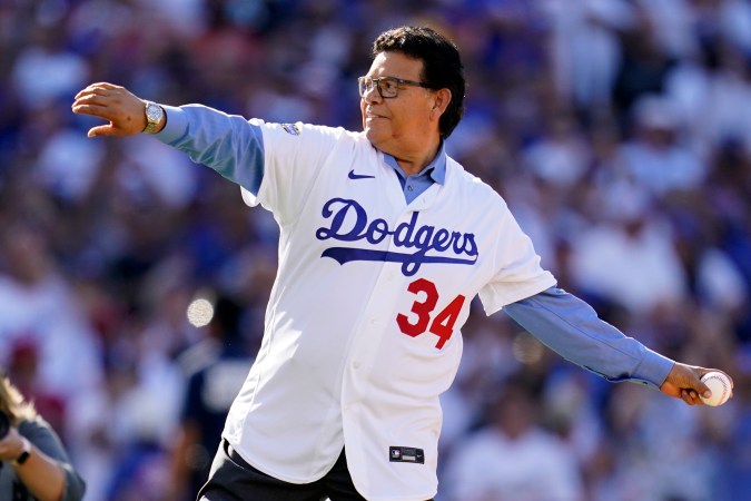 Fernando Valenzuela durante un homenaje de Los Ángeles Dodgers.