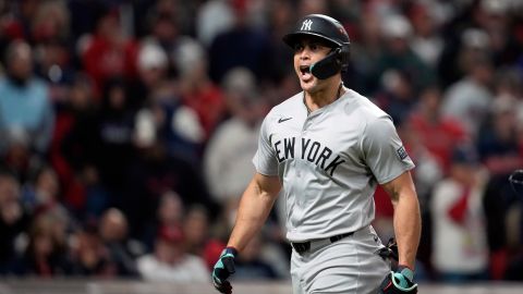 Giancarlo Stanton despachó su cuarto cuadrangular en esta postemporada.