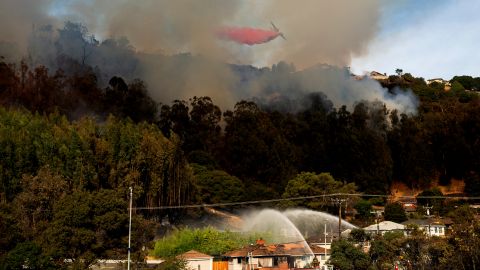 Incendios en California tienen en alerta a más de 15 millones de personas