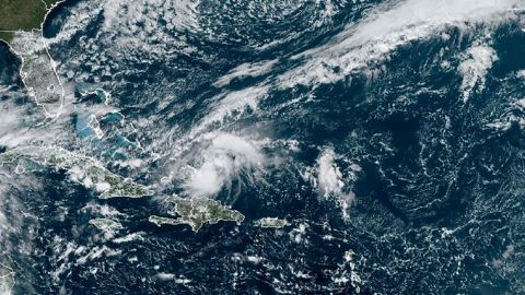 Tormenta Oscar se convierte en huracán de categoría 1