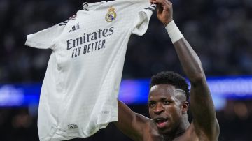 Vinicius Junior celebra durante un partido de Champions League.