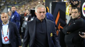 José Mourinho hizo tremenda 'pataleta' al ser expulsado ante Manchester United