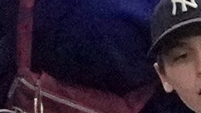 Mookie Betts forcejeó con fanático que intentó sacarle pelota del guante en Yankee Stadium