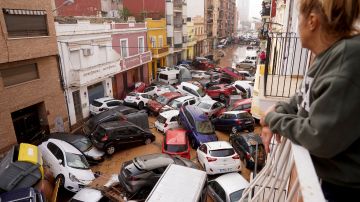 Las inundaciones han causado destrozos en las calles de Valencia.