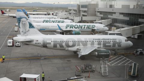 Avión de Frontier Airlines se incendia al aterrizar en aeropuerto de Las Vegas