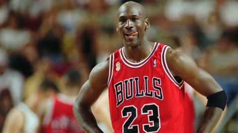 Camiseta de Michael Jordan será subastada por unos 6 millones de dólares