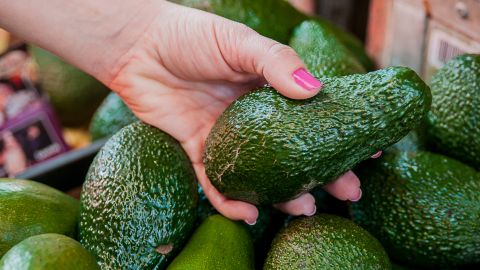 Aprende a identificar si un aguacate está listo con estos trucos.