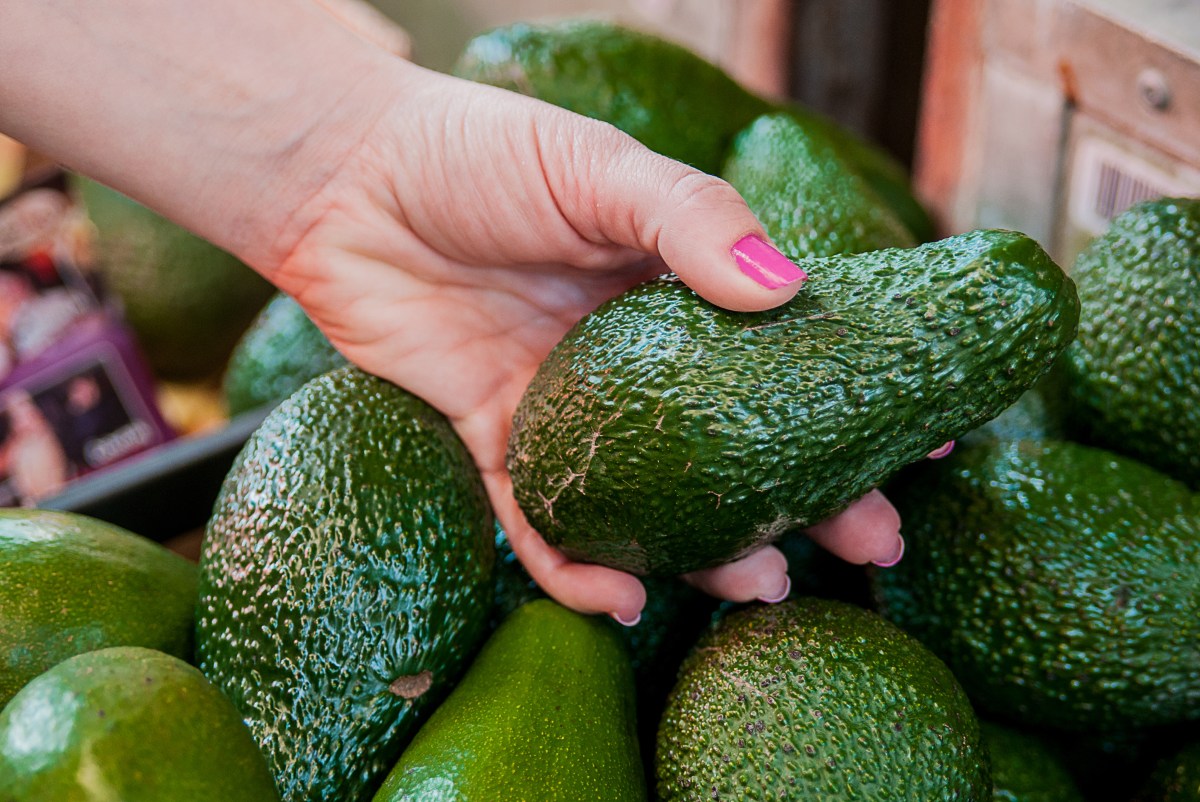 4 maneras de aprovechar las cáscaras de aguacate
