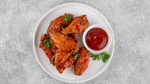 Según la descripción de Pizza Hut, las alitas deshuesadas son 100% de carne blanca de pollo, empanizadas y fritas.