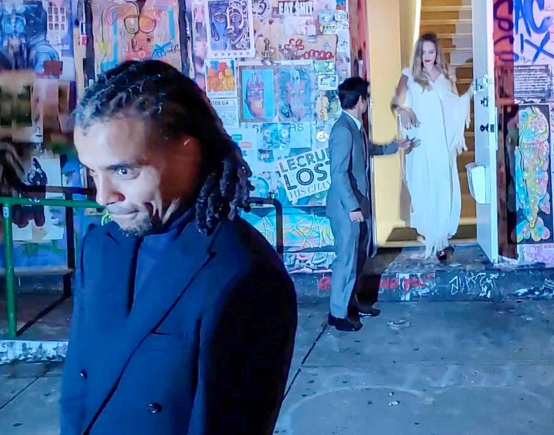 Angelina Jolie y Akala salieron juntos del estudio de la actriz en Nueva York.