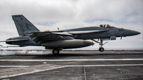 El EA-18G Growler tiene sofisticados dispositivos de guerra.