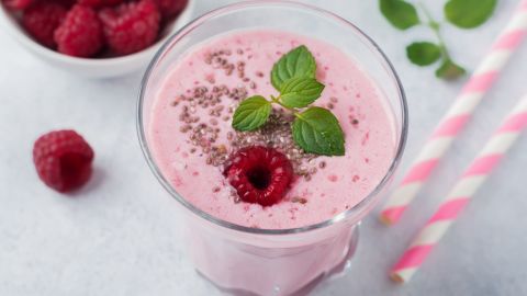 Un batido rico en proteína con 6 ingredientes.