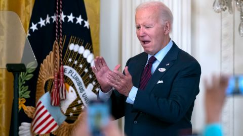 El presidente Joe Biden habla en una recepción para celebrar Diwali, en la Sala Este de la Casa Blanca en Washington, el lunes 28 de octubre de 2024.