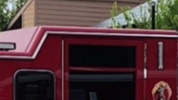 El equipo de rescate del Departamento de Bomberos de Dallas recuperó los dos cuerpos.