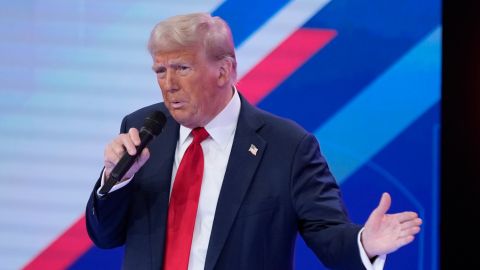 El candidato republicano se presentó en un foro que organizó Univision en Miami.