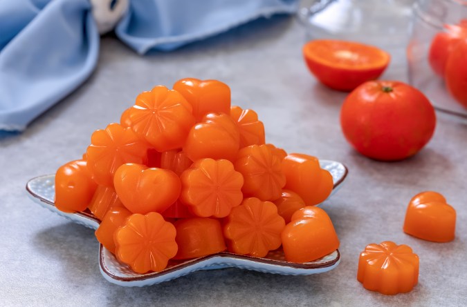 Hay diferentes formas de incorporar el consumo de mandarinas a la alimentación, como la gelatina.