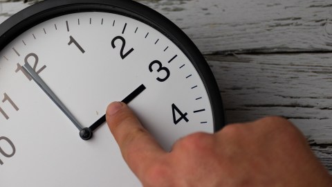 Atrasar reloj