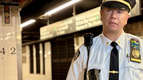 Joe Pulgarín, de padres caleños, tiene sobre su hombro la responsabilidad de evitar al máximo las incidencias criminales en varias líneas del Subway