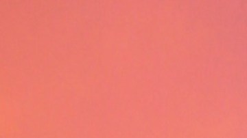 Lili Estefan, presentadora de televisión y Christian Nodal, cantante de música regional mexicana.