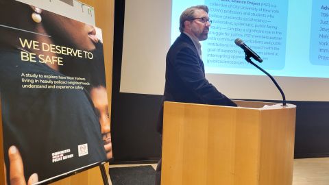 El Dr. Brett Stoudt, autor principal del informe, durante la presentación ayer de los resultados.