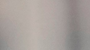 Riley Keough, hija de Lisa Marie Presley, heredó la casa del fallecido Elvis Presley.