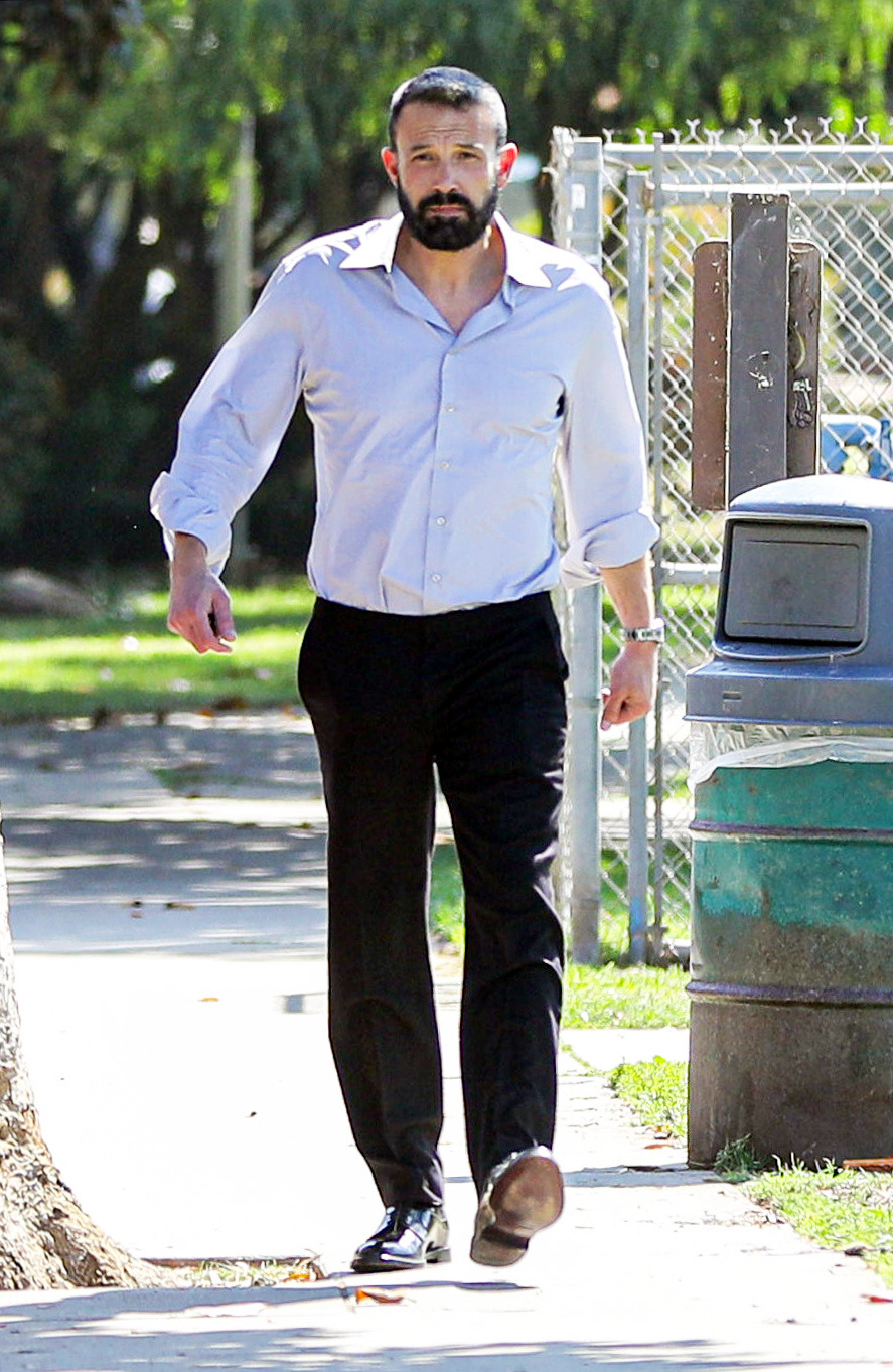 Ben Affleck caminando.