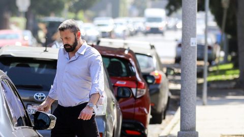 Ben Affleck caminando.