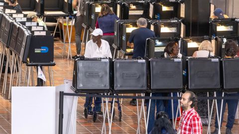 Los votantes de Florida pueden emitir su voto en persona para las elecciones presidenciales de 2024, a partir del 21 de octubre, evitando las largas filas el día de las elecciones, el 5 de noviembre de 2024.