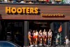 hooters-mujer-trans-trabajo-demanda