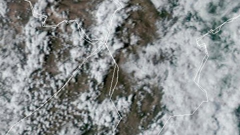 Esta imagen satelital GeoColor del GOES-16 tomada a las 4:50 pm EDT y proporcionada por la Administración Nacional Oceánica y Atmosférica (NOAA) muestra la tormenta tropical Milton, en el centro, frente a la costa de México en el Golfo de México, el sábado 5 de octubre de 2024.