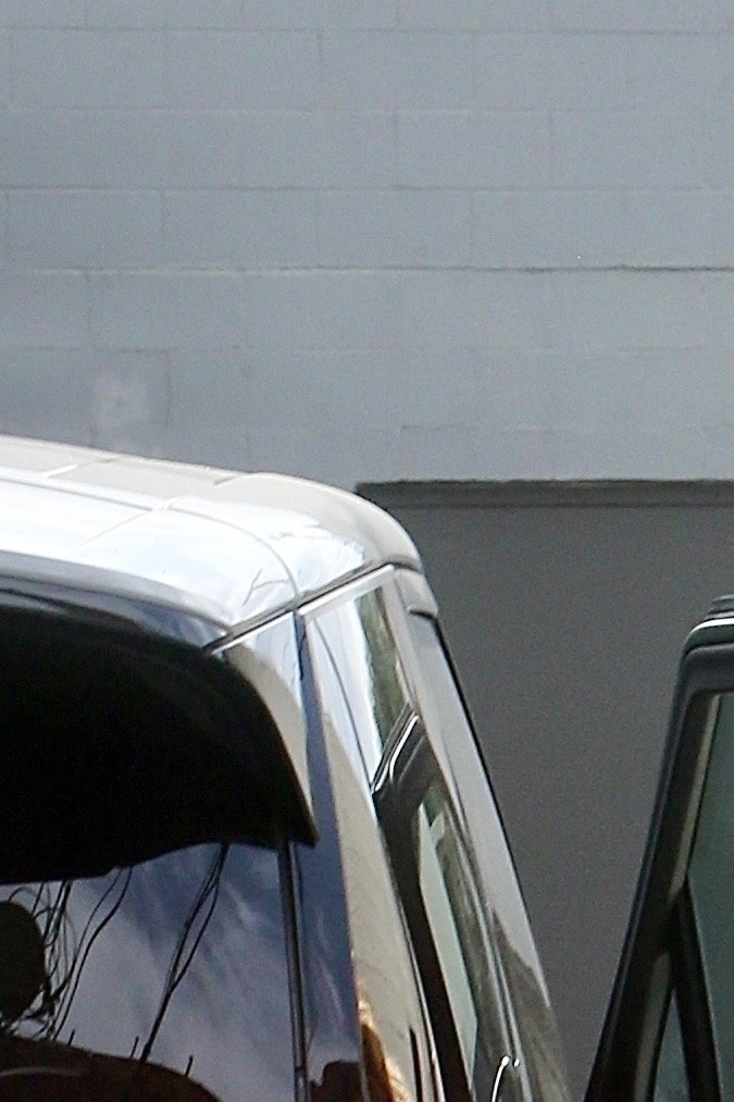 Jennifer López caminando.