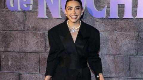 Karime Pindter cayó de una silla y sus fans “estallaron” por las medidas de seguridad.
