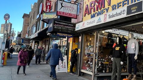 Vista de un sector comercial en la ciudad de Nueva York.