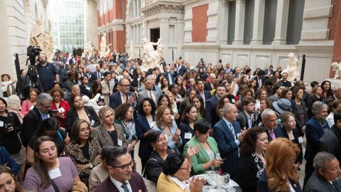 Asistentes al desayuno que organizó la Gobernación de Nueva York por el Mes de la Herencia Hispana en el Met.