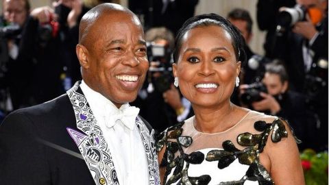 Eric Adams y Tracey Collins en la gala del MET Museum de Nueva York en 2022.