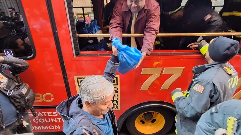 La celebración de Acción de Gracias redobla el espíritu de solidaridad de empresas privadas y organizaciones comunitarias y religiosas de la Gran Manzana.