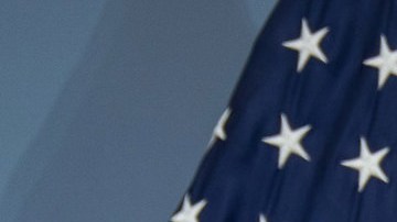 La nueva comisionada del Departamento de Policía de Nueva York (NYPD), Jessica Tisch, junto al alcalde Eric Adams.