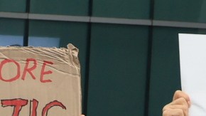 Ambientalistas protestan en Busan, Corea del Sur, el 25 de noviembre.
