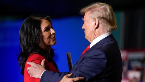 Tulsi Gabbard, de 43 años agradeció a Trump ser parte de su administración.