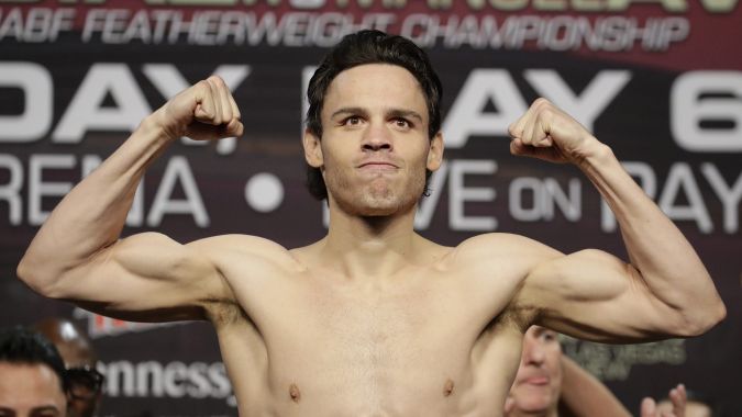 Julio César Chávez Jr. durante un pesaje.