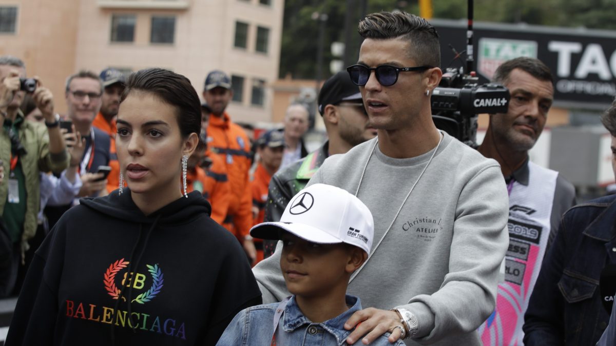 Cristiano Ronaldo revela si jugará junto a su hijo en entrevista a MrBeast